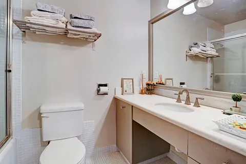 $425,000 | 2200 Willowick Road, Unit 7B, Houston, TX 77027