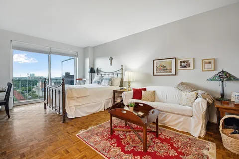 $425,000 | 2200 Willowick Road, Unit 7B, Houston, TX 77027