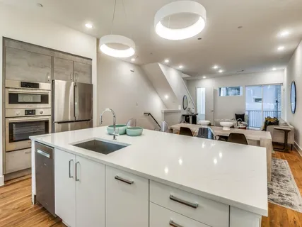 $624,000 | 426 West 9th Street, Unit 105, Dallas, TX 75208