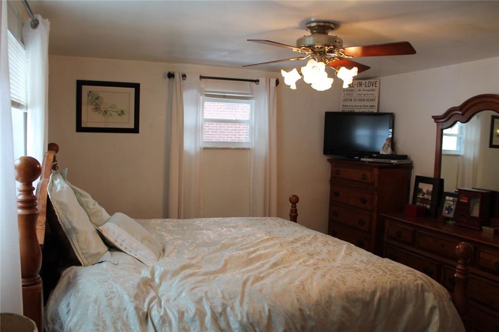 144 Foxcroft Road Pittsburgh, PA 15220 - Photo 6 of 6 Gallery Image 6