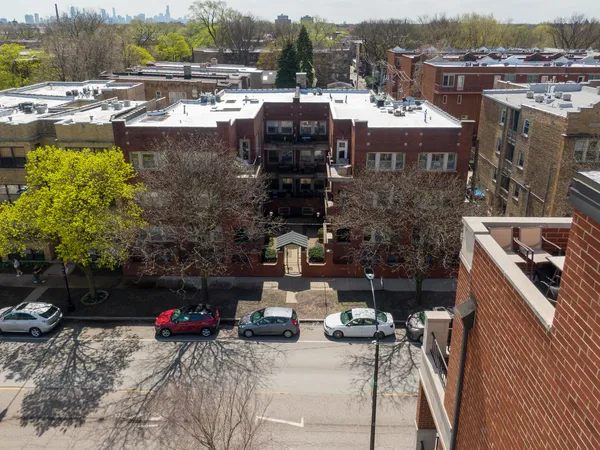 $529,000 | 1953 West Foster Avenue, Unit 1, Chicago, IL 60640