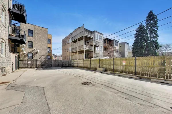 $529,000 | 1953 West Foster Avenue, Unit 1, Chicago, IL 60640