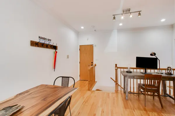 $529,000 | 1953 West Foster Avenue, Unit 1, Chicago, IL 60640