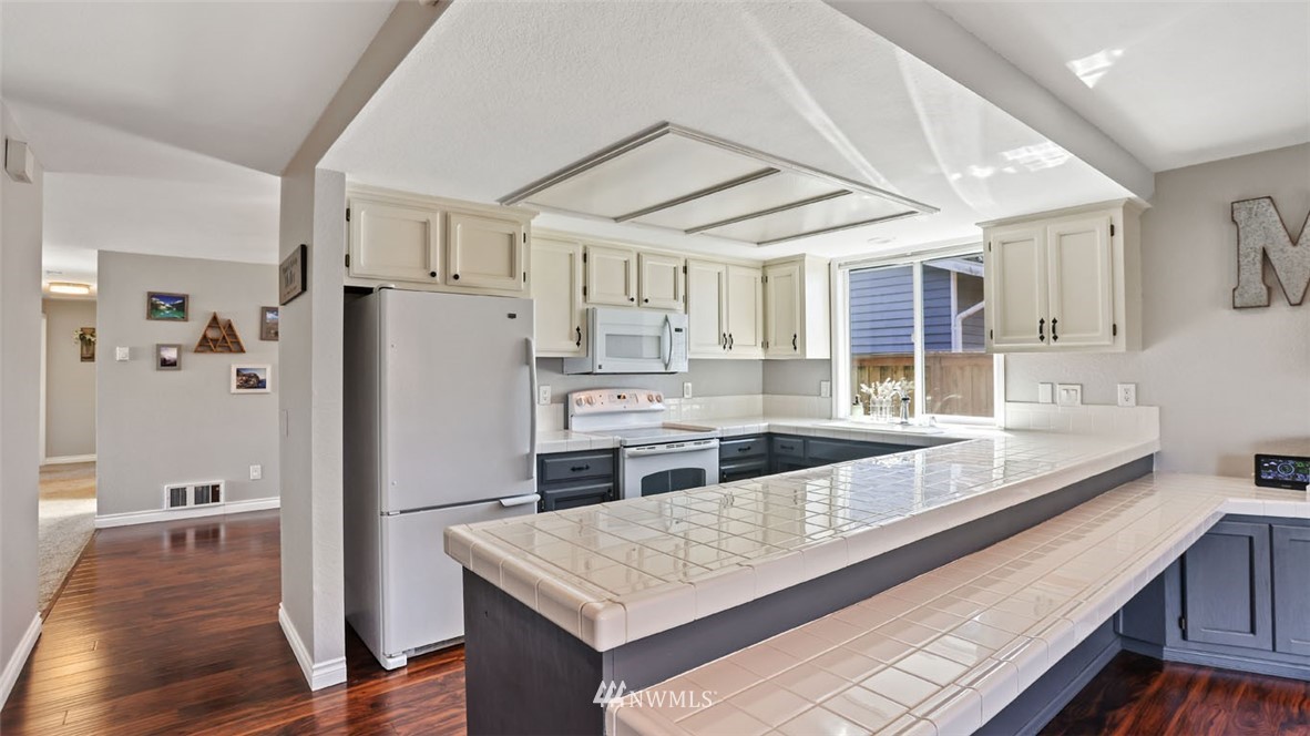 1224 225th Place Southwest Bothell, WA 98021 - Photo 10 of 30