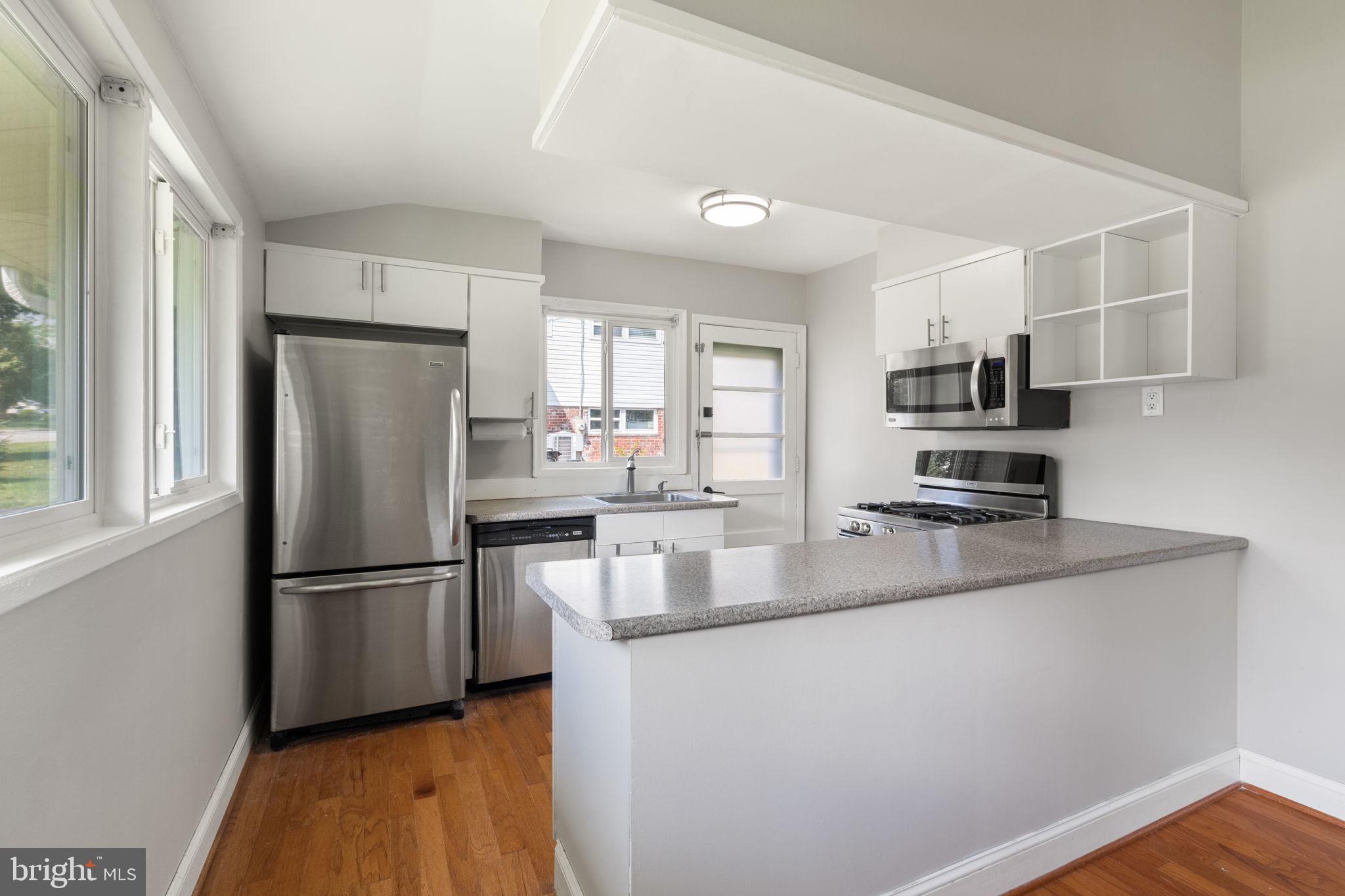4526 Roundhill Road Alexandria, VA 22310 - Photo 14 of 53 Gallery Image 14