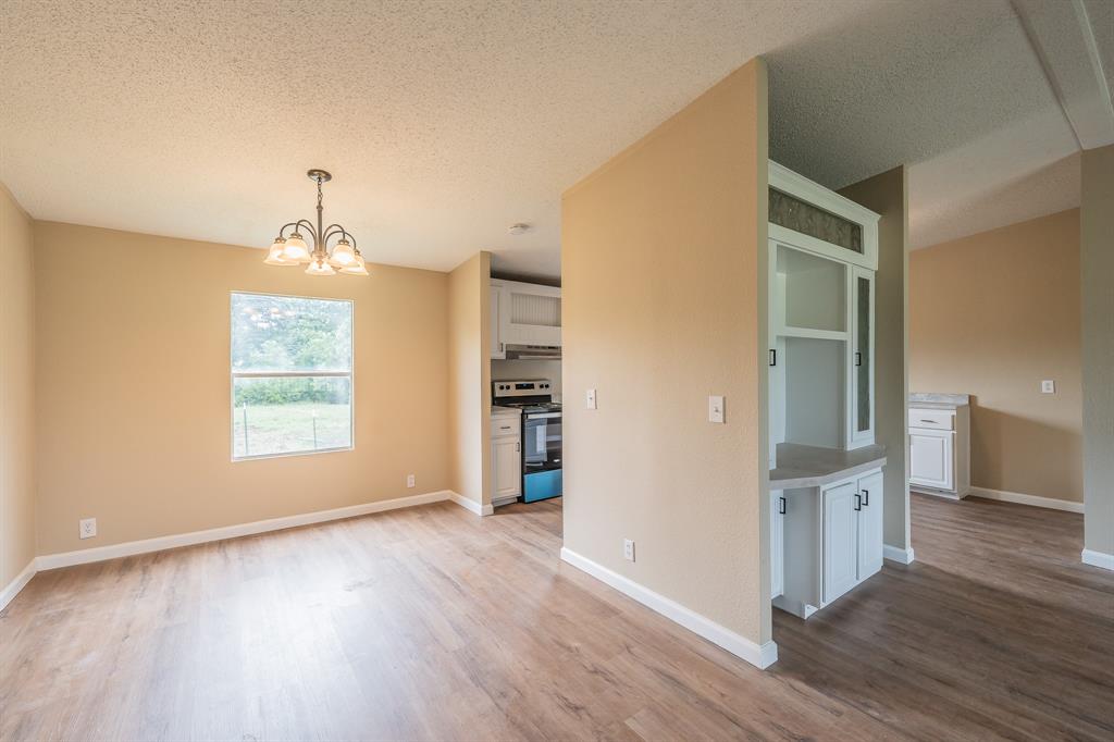 153 Clay Court Springtown, TX 76082 - Photo 11 of 38