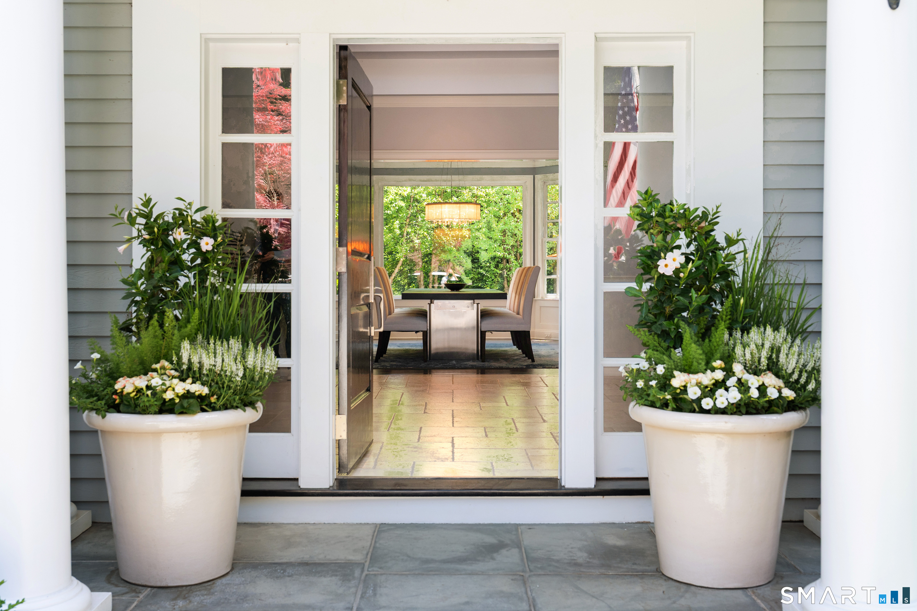 81 Lukes Wood Road New Canaan, CT 06840 - Photo 5 of 40