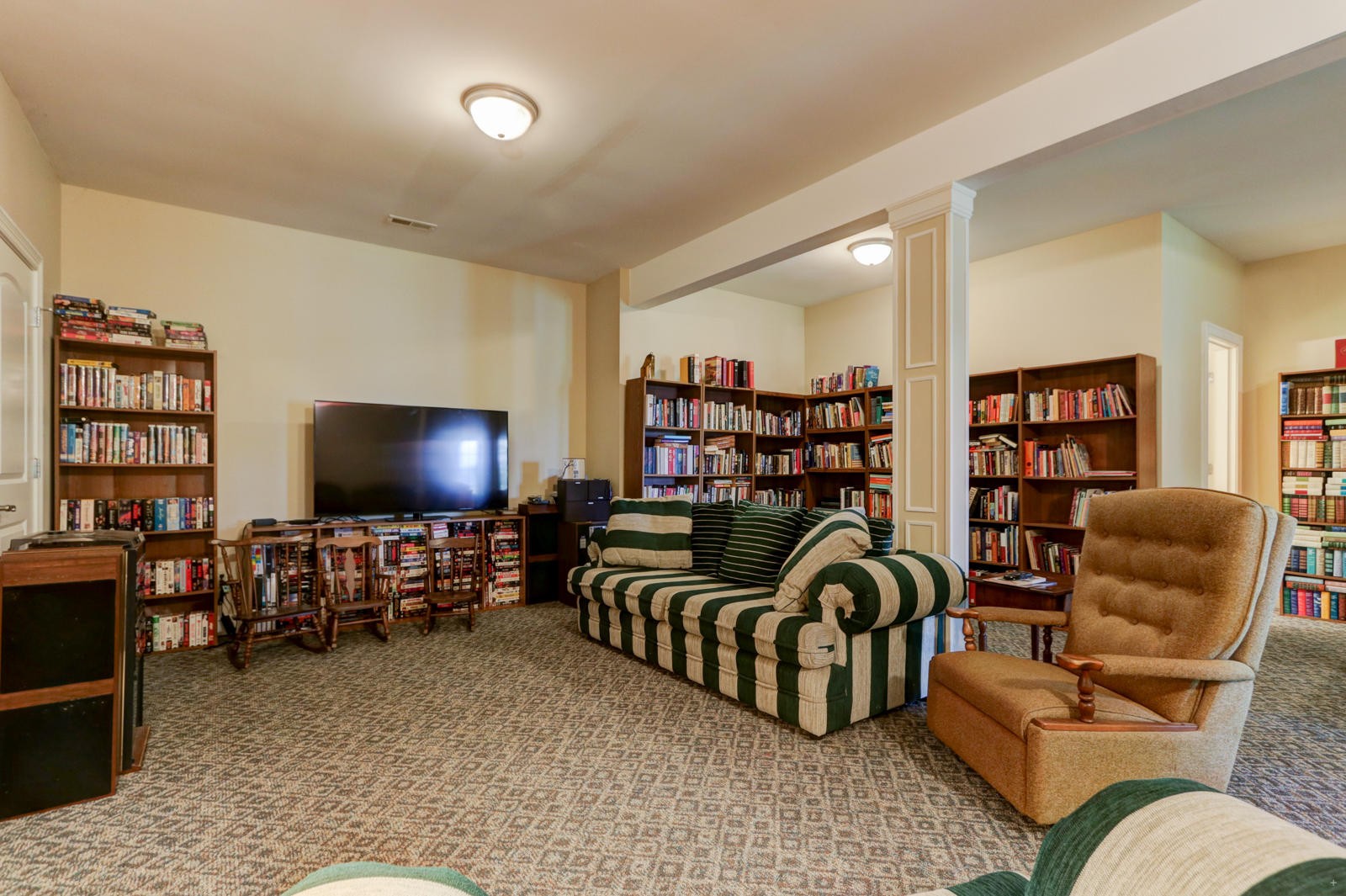 2300 Matlock Bend Road Loudon, TN 37774 - Photo 33 of 39 a living room with furniture and a flat screen tv