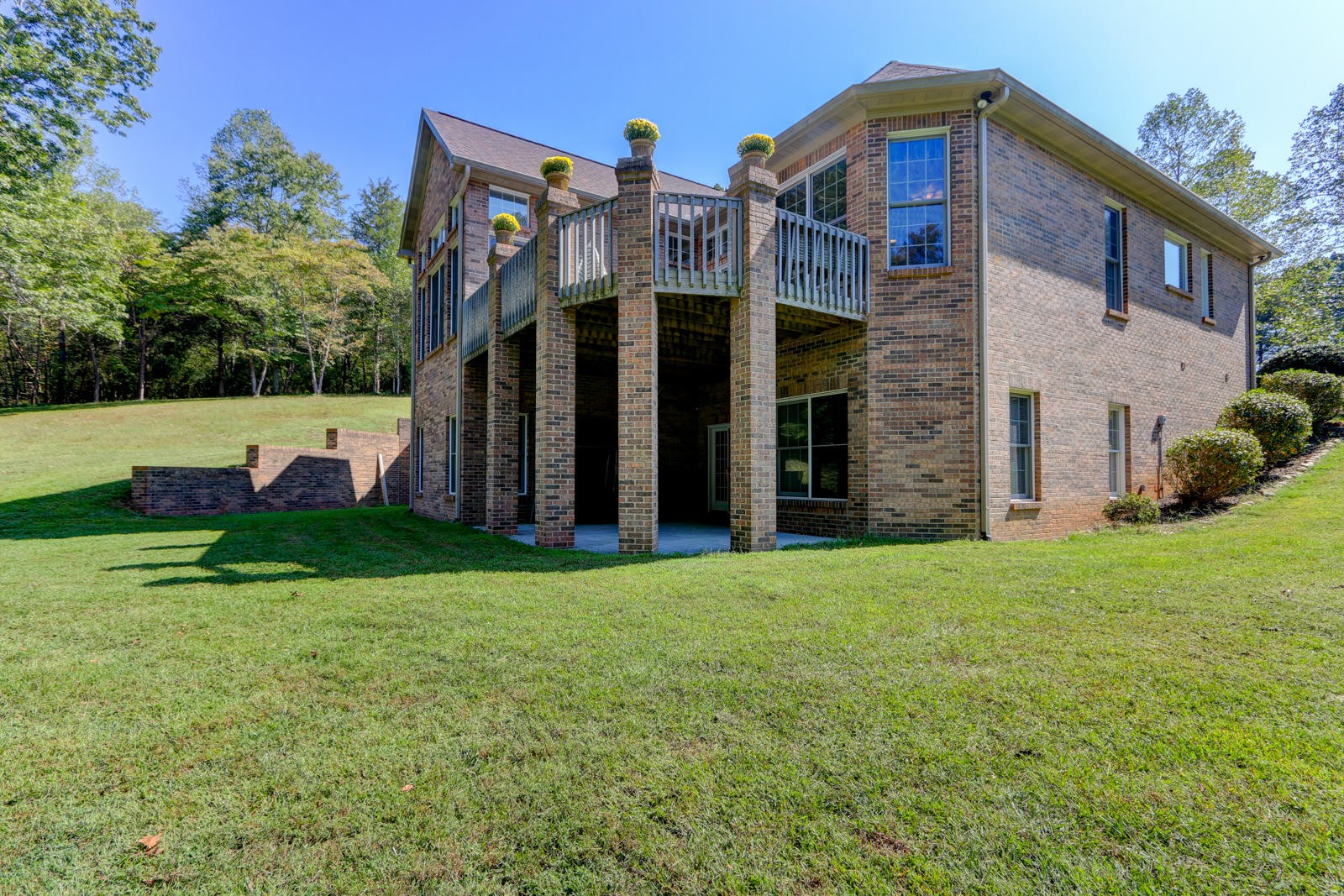 2300 Matlock Bend Road Loudon, TN 37774 - Photo 36 of 39 a view of a house with backyard and garden
