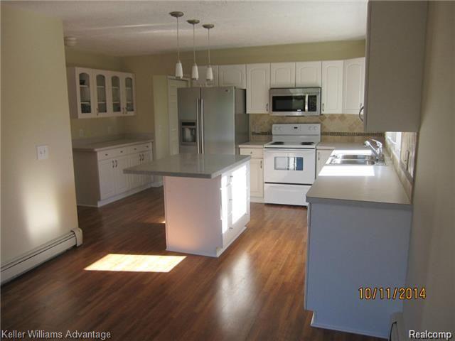 2541 Ripple Way White Lake, MI 48383 - Photo 9 of 18