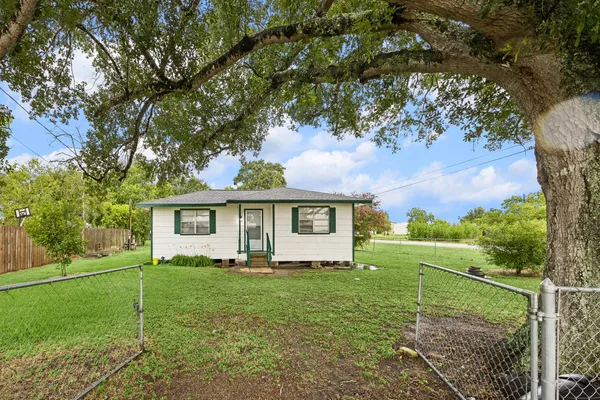 $150,000 | 945 North Lake Avenue, Eagle Lake, TX 77434