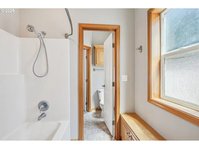 a picture of a bathroom