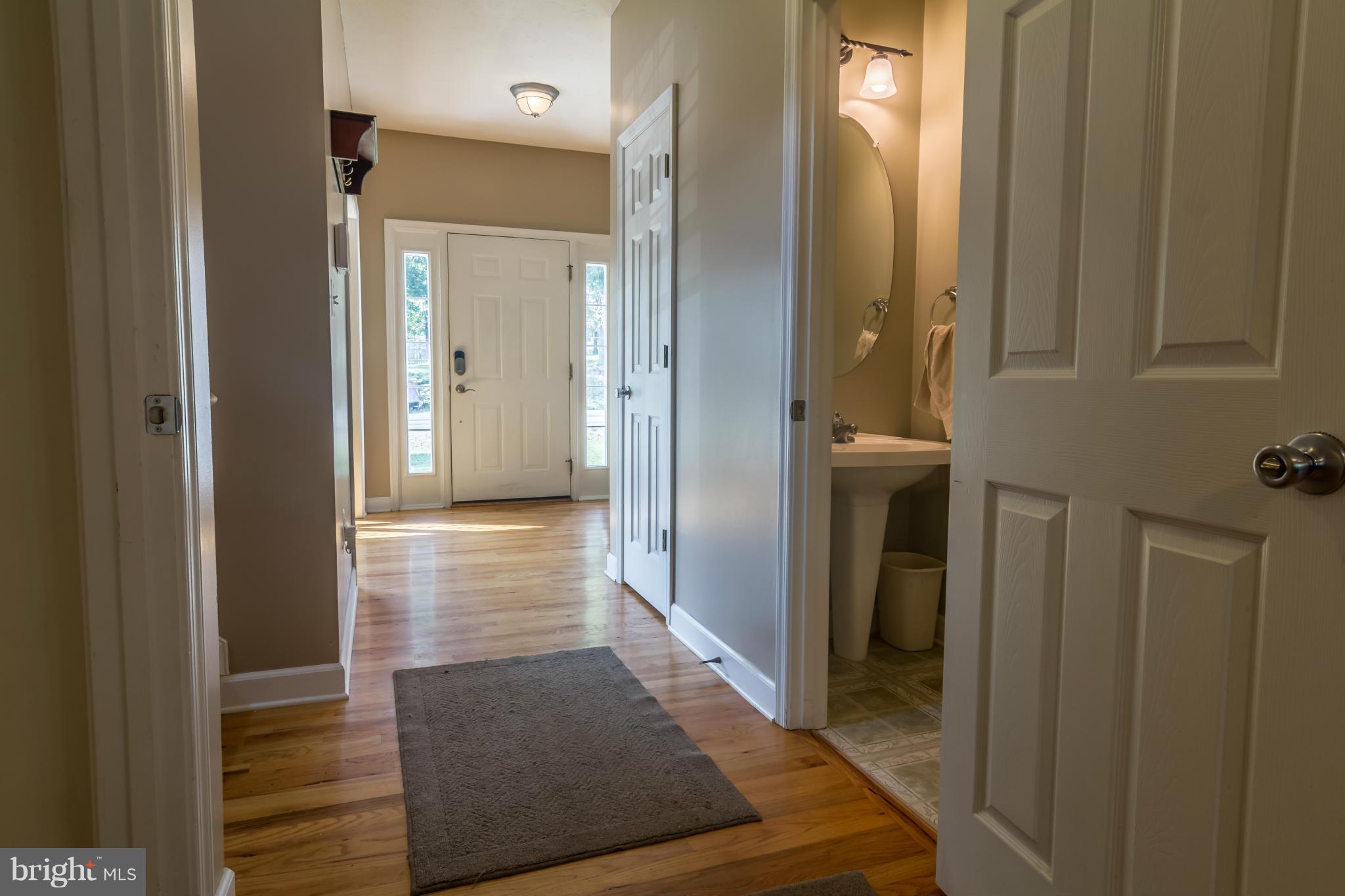 122 Asbury Road Winchester, VA 22602 - Photo 2 of 30 Entry