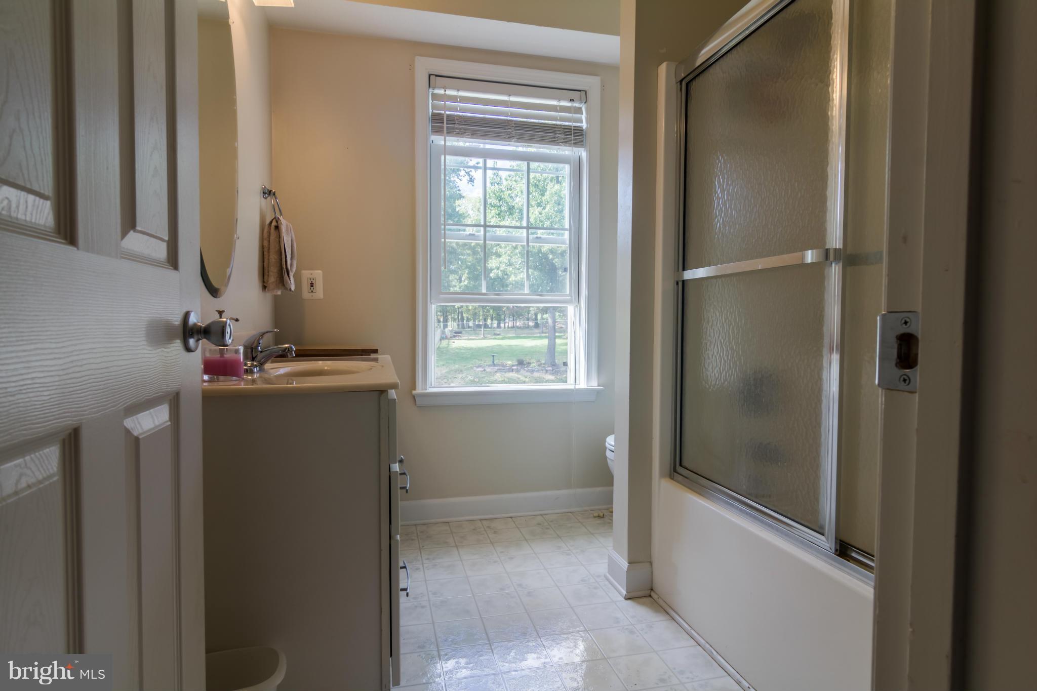 122 Asbury Road Winchester, VA 22602 - Photo 24 of 30 Bath upper level