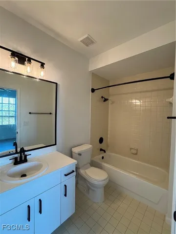 $2,000 | 3825 Schoolhouse Road East, Unit 5, Fort Myers, FL 33916