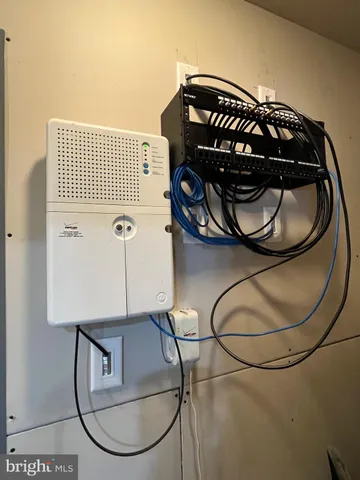 a picture of a bench in entryway