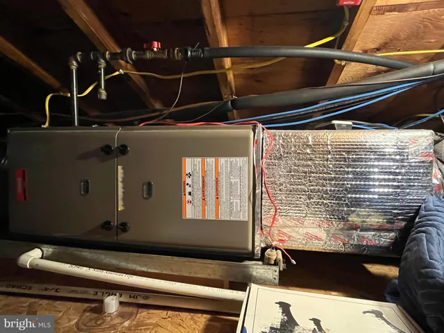 a picture of a wall with a white wall