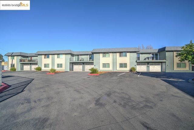 a view of livingroom with a ceiling fan and window