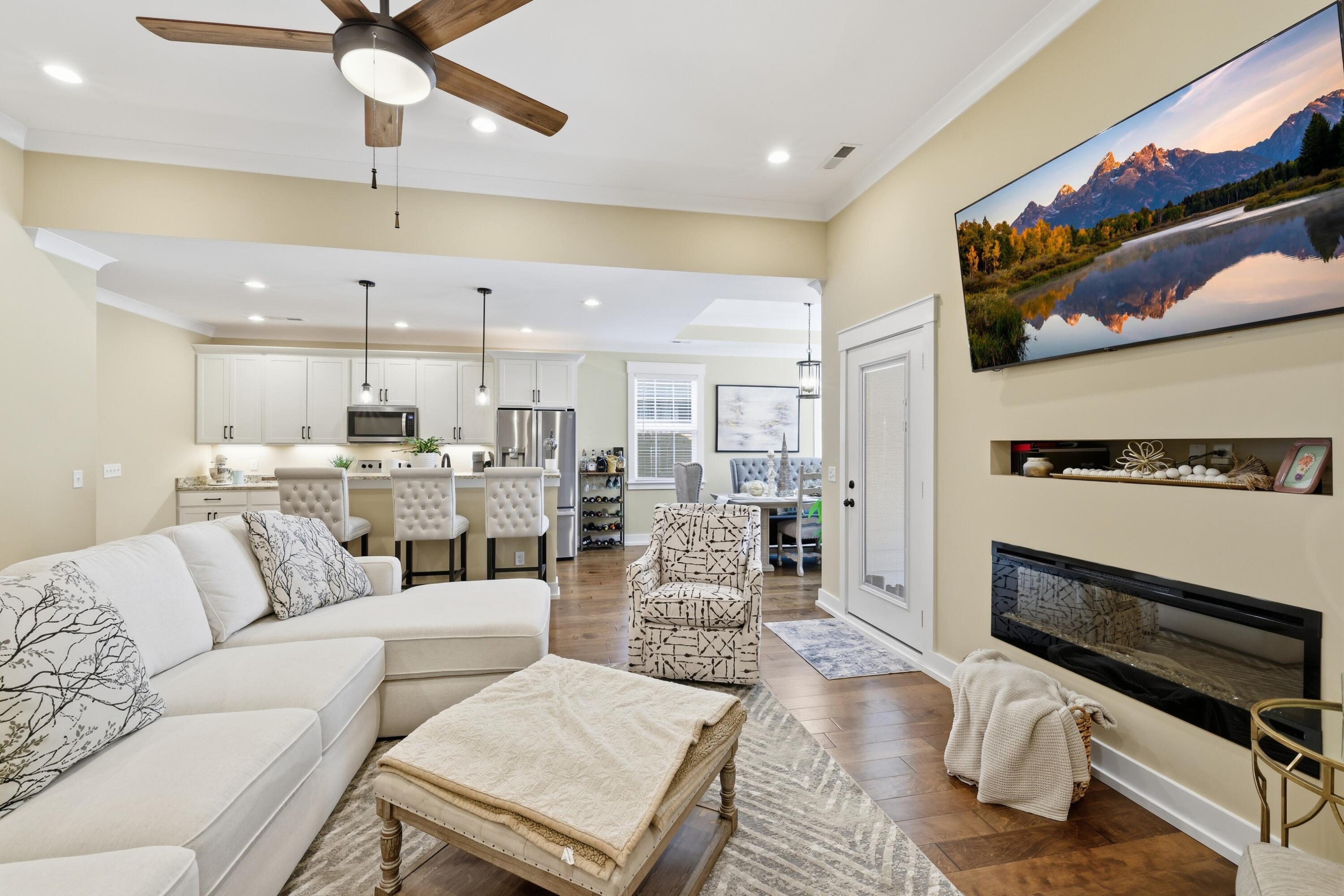 6871 Carnell Way Chattanooga, TN 37421 - Photo 8 of 31 Living Room