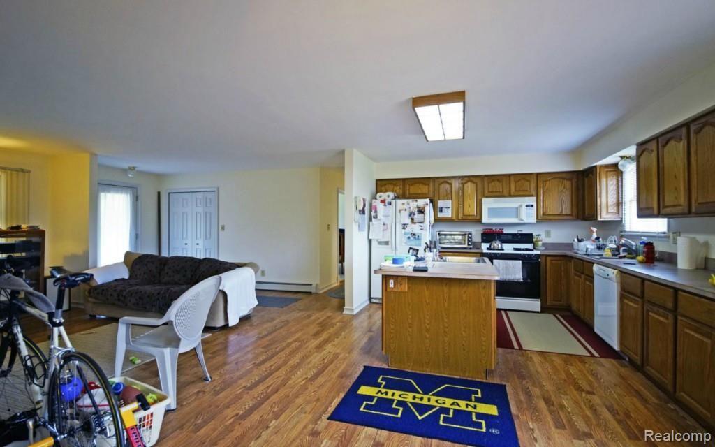 1320 Peavy Road Howell, MI 48843 - Photo 2 of 19