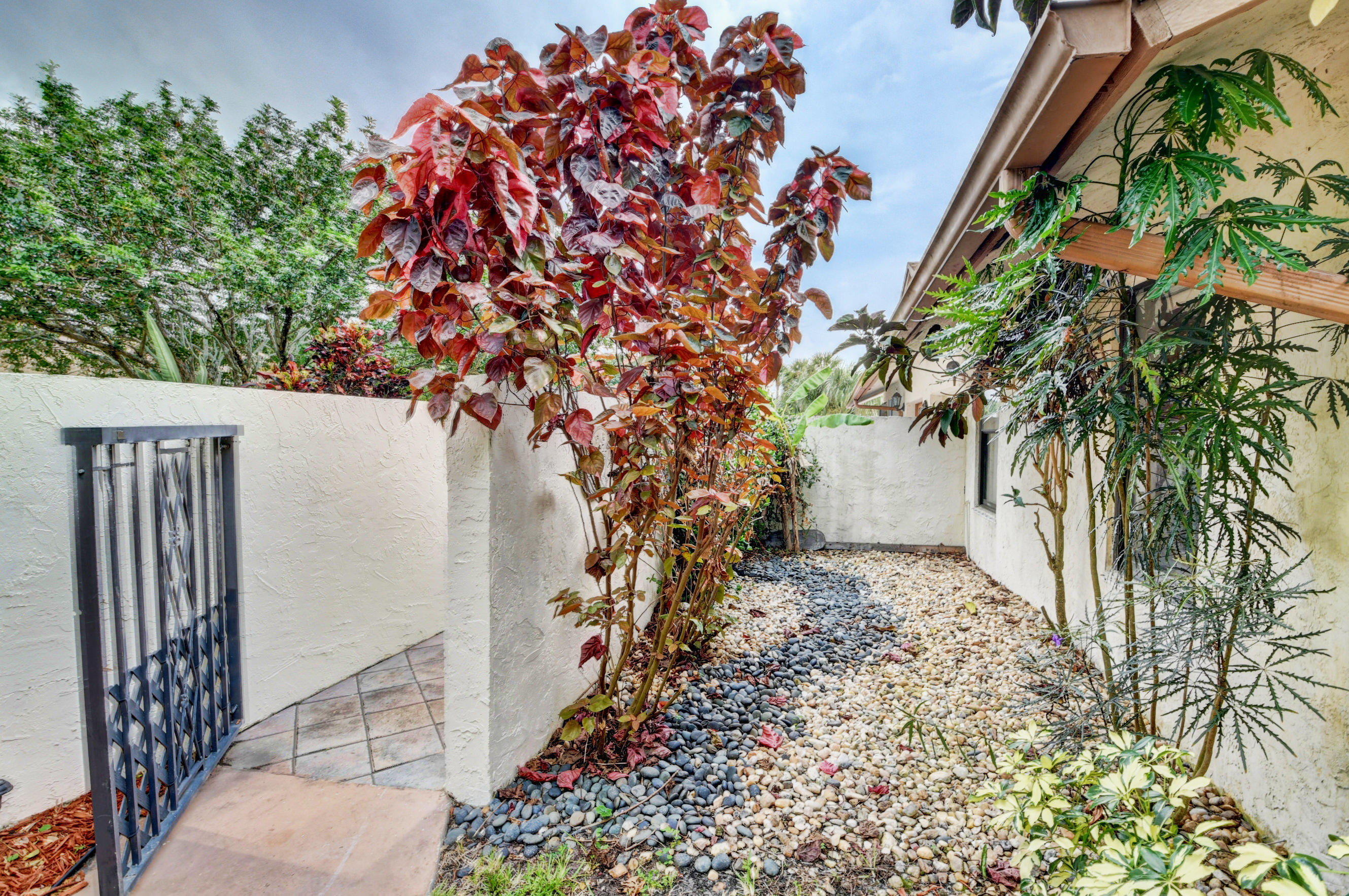 2892 Southwest 6th Street Delray Beach, FL 33445 - Photo 2 of 36 DSC_7538_39_40_41_42