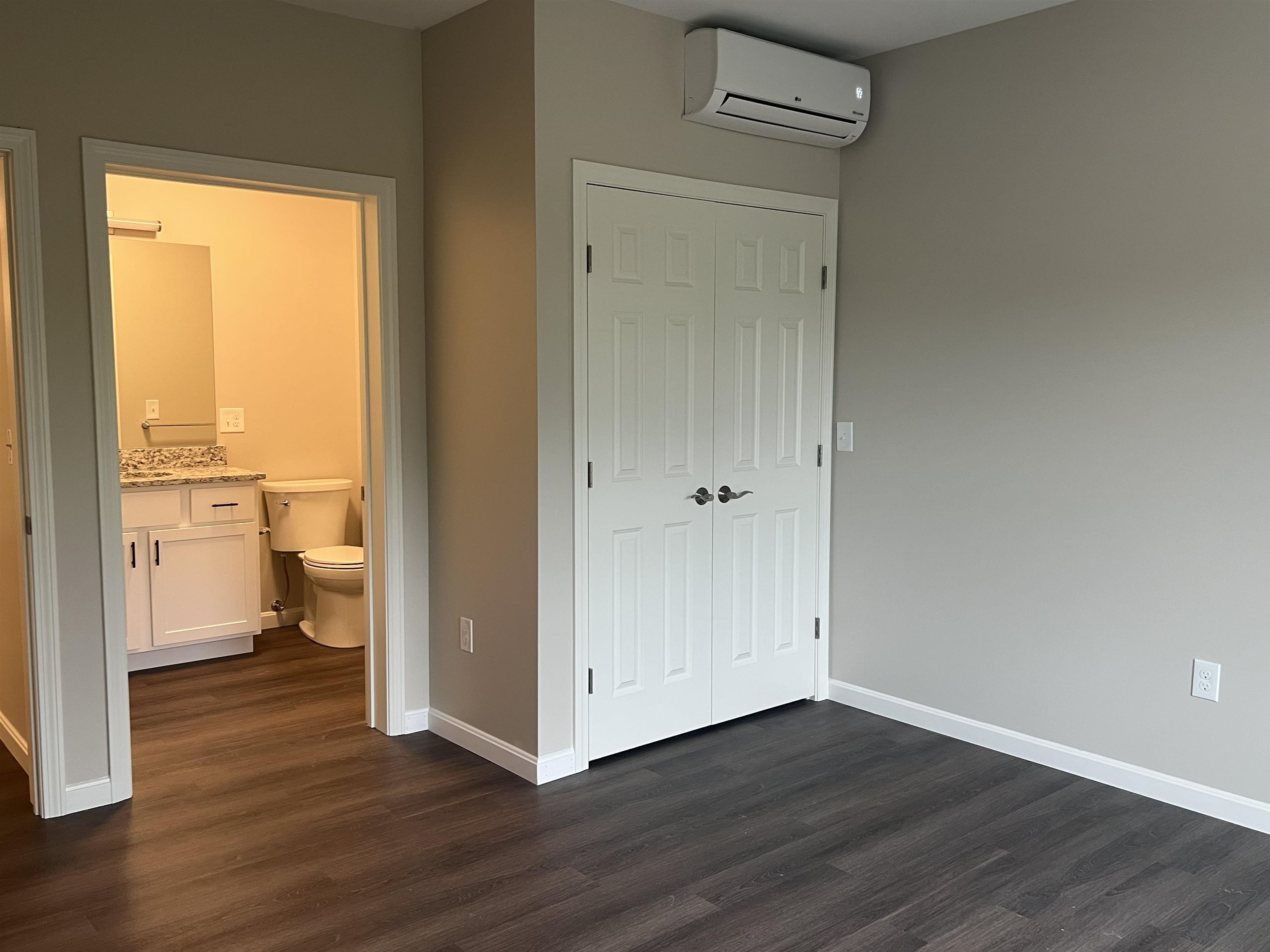 217 Rockingham Road, Unit 205 Londonderry, NH 03053 - Photo 8 of 12