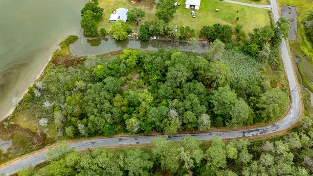 $129,900 | 9323 Rowes Point Road, Hayes, VA 23072