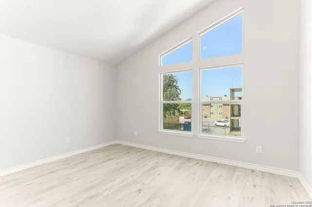 $309,000 | 310 West Evergreen Street, Unit 120, San Antonio, TX 78212