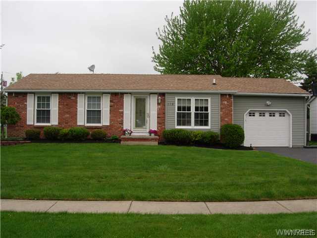 118 West Klein Road Amherst, NY 14221 - Photo 1 of 1 Exterior Front. Great curb appeal. Great location