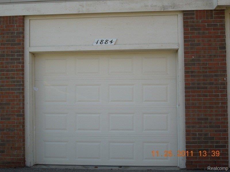 1884 Flagstone Circle Rochester, MI 48307 - Photo 2 of 9 zz-mfscnv-RES01637.jpg