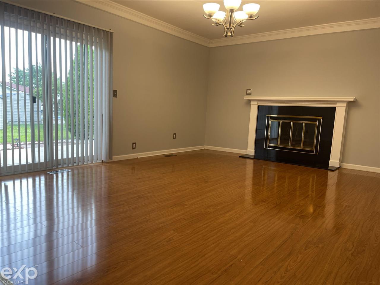 47356 Royal Road Macomb, MI 48044 - Photo 10 of 23 50078479-9.JPG