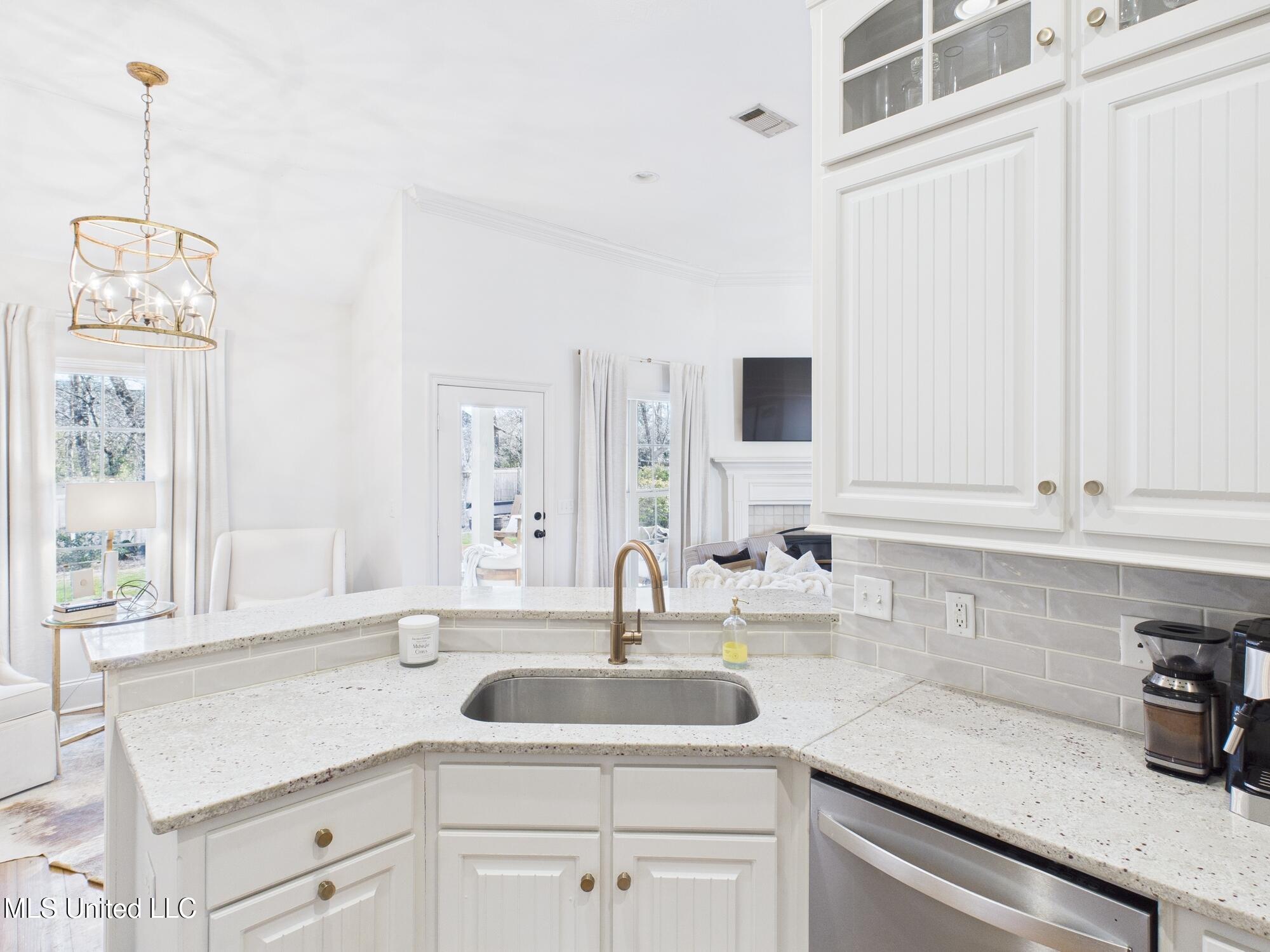 141 Fieldstone Lane Madison, MS 39110 - Photo 13 of 39 CAM02761G0-PR0045-STILL025