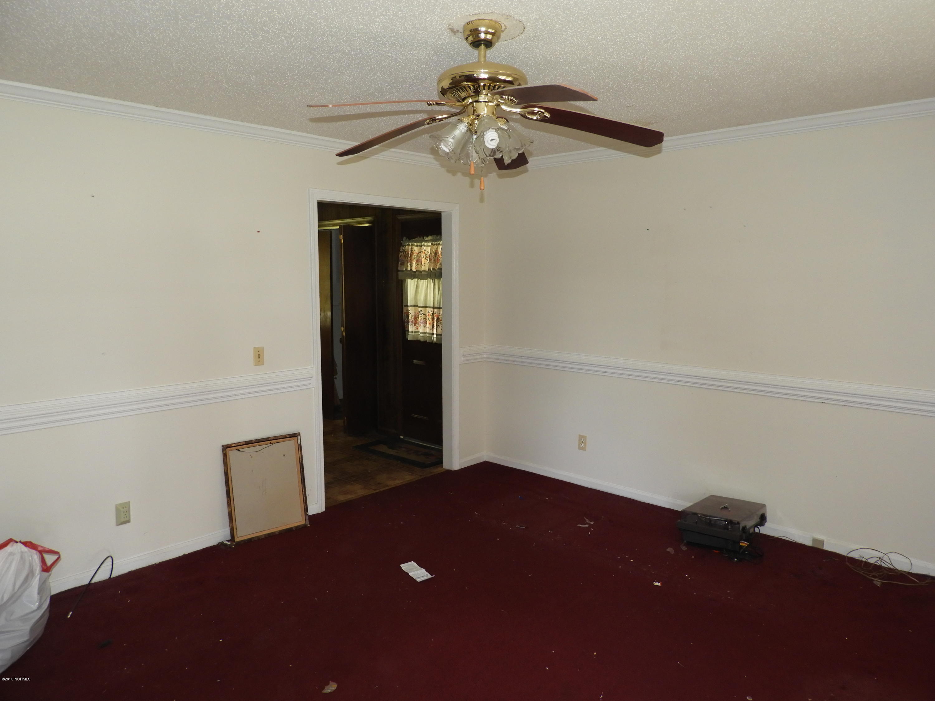 1178 Woodington Road Kinston, NC 28504 - Photo 2 of 8 LIVING ROOM