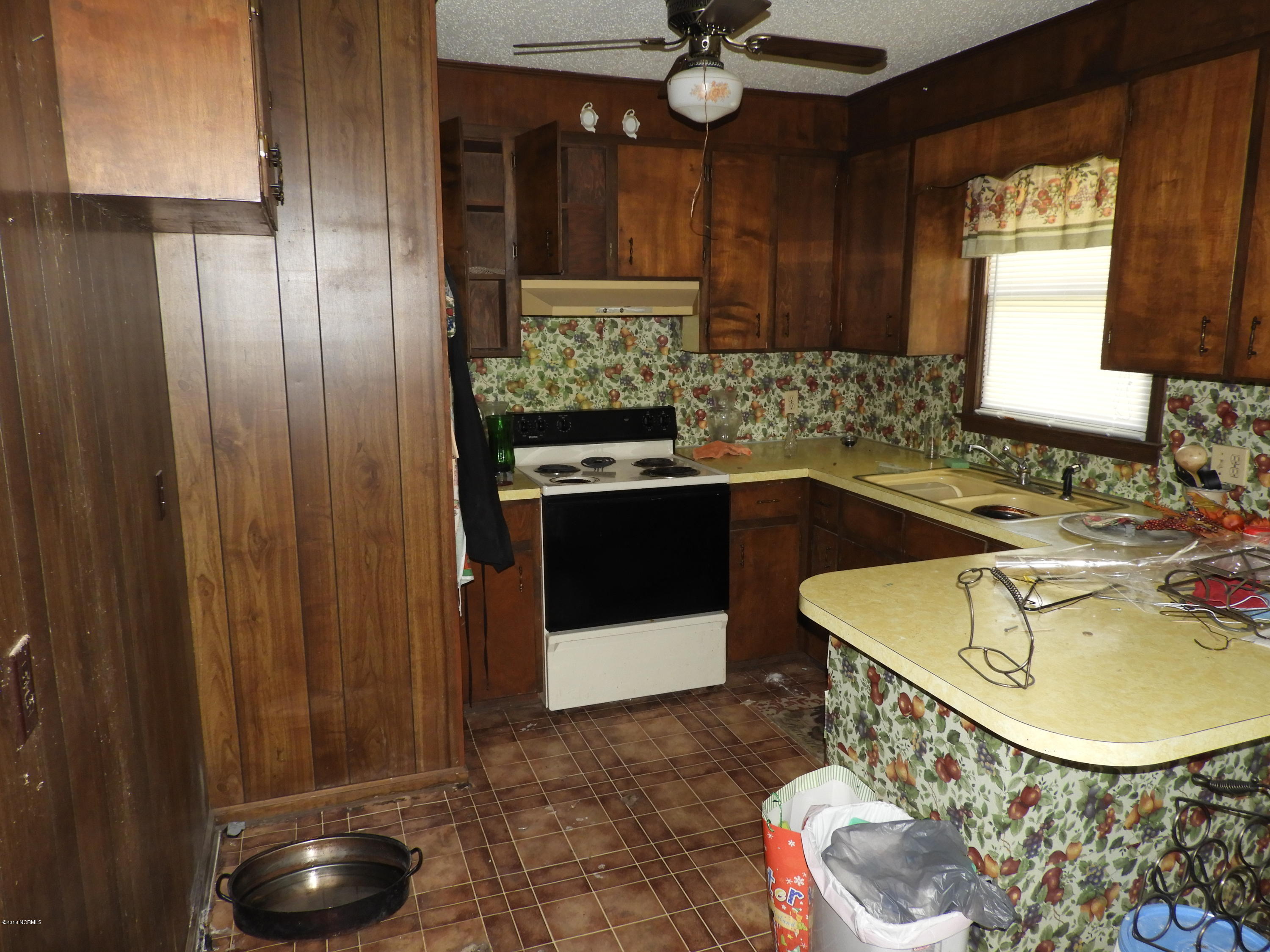 1178 Woodington Road Kinston, NC 28504 - Photo 3 of 8 KITCHEN
