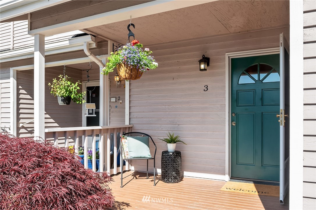 8017 212th Street Southwest, Unit 3 Edmonds, WA 98026 - Photo 3 of 28 Gallery Image 3