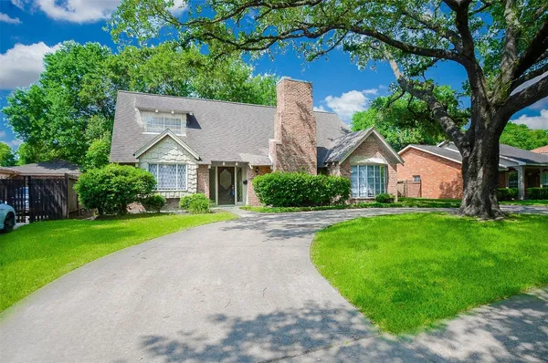 $2,695 | 5843 South Braeswood Boulevard, Houston, TX 77096