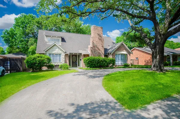 $2,695 | 5843 South Braeswood Boulevard, Houston, TX 77096
