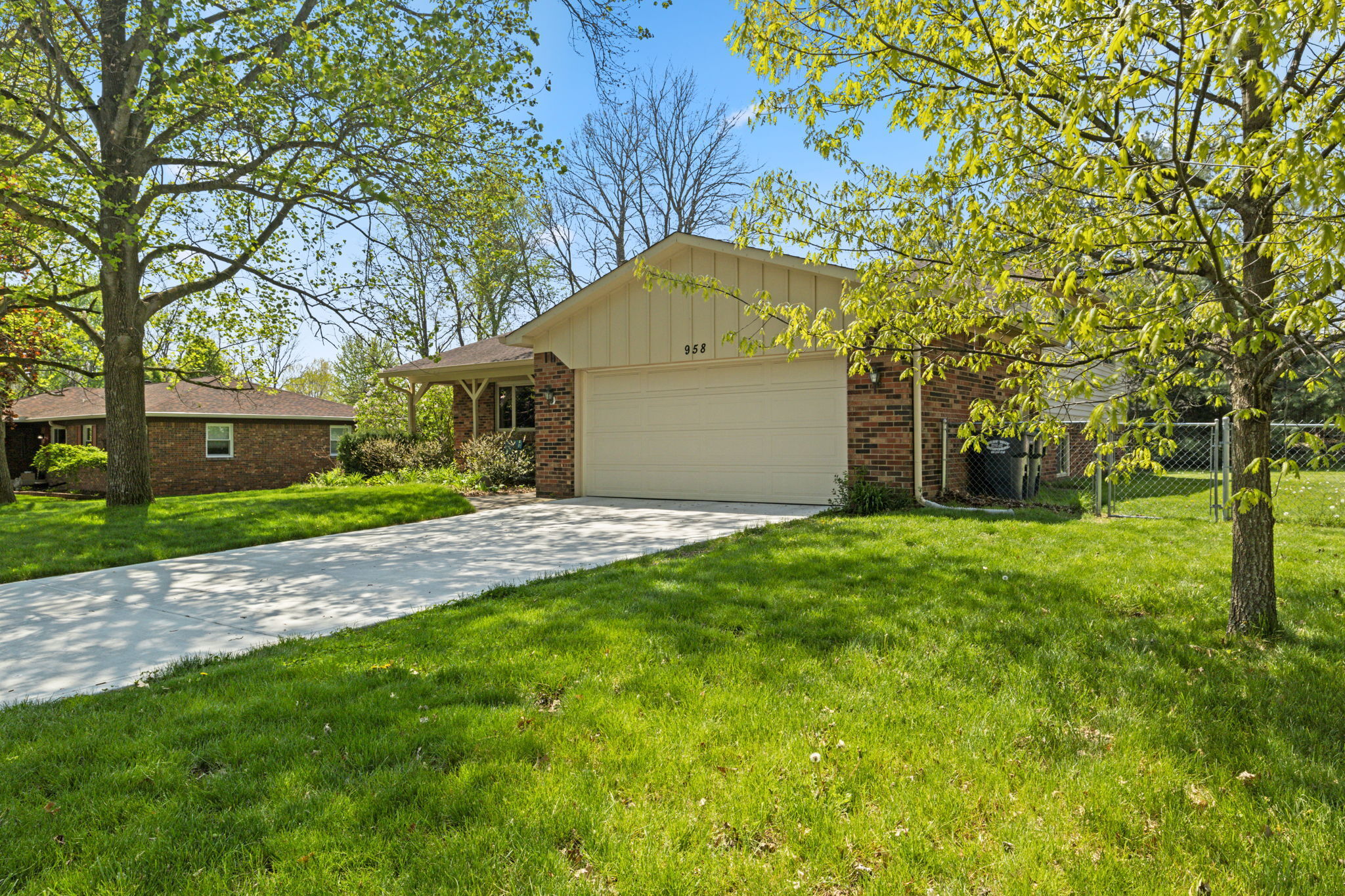 958 Apple Valley Road Greenwood, IN 46142 - Photo 3 of 34 Gallery Image 3