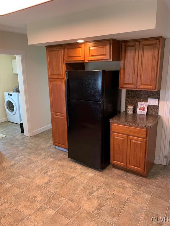 2161 East Scenic Drive Bath, PA 18014 - Photo 5 of 27 a view of cabinets