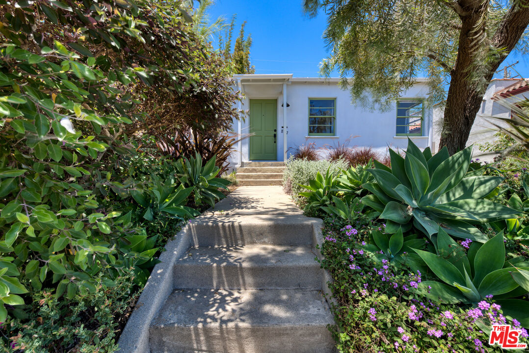 847 Commonwealth Avenue Venice, CA 90291 - Photo 1 of 1 a view of a house with a yard