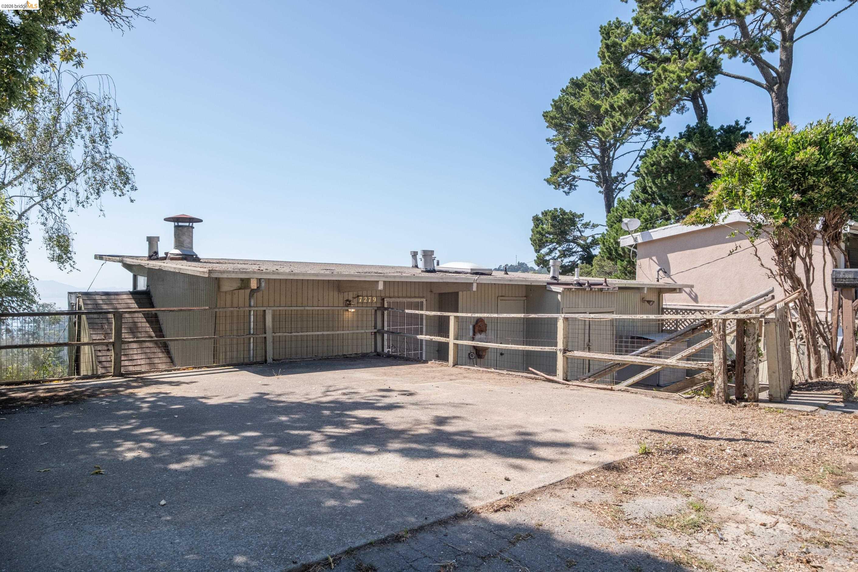 7279 Snake Road Oakland, CA 94611 - Photo 34 of 50