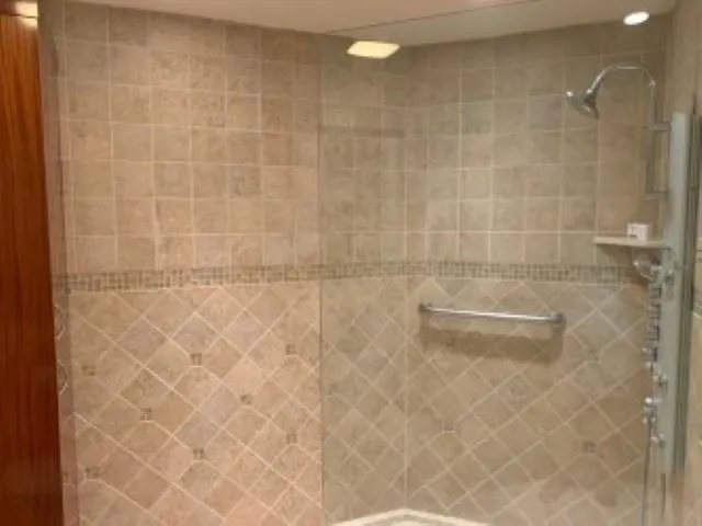 $5,600 | 50 Puu Anoano Street, Unit 1801, Lahaina, HI 96761