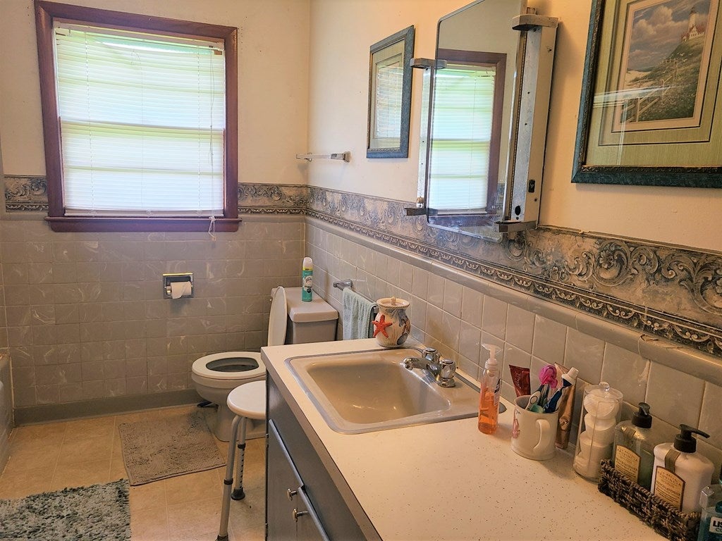 592 Adwolfe Road Marion, VA 24354 - Photo 17 of 25 Gallery Image 17