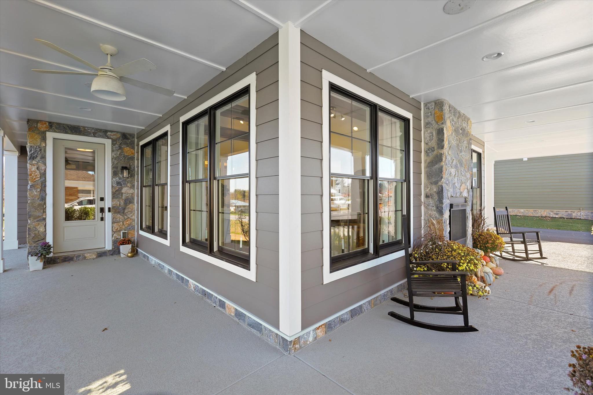 165 Duncan Loop Boiling Springs, PA 17007 - Photo 4 of 52