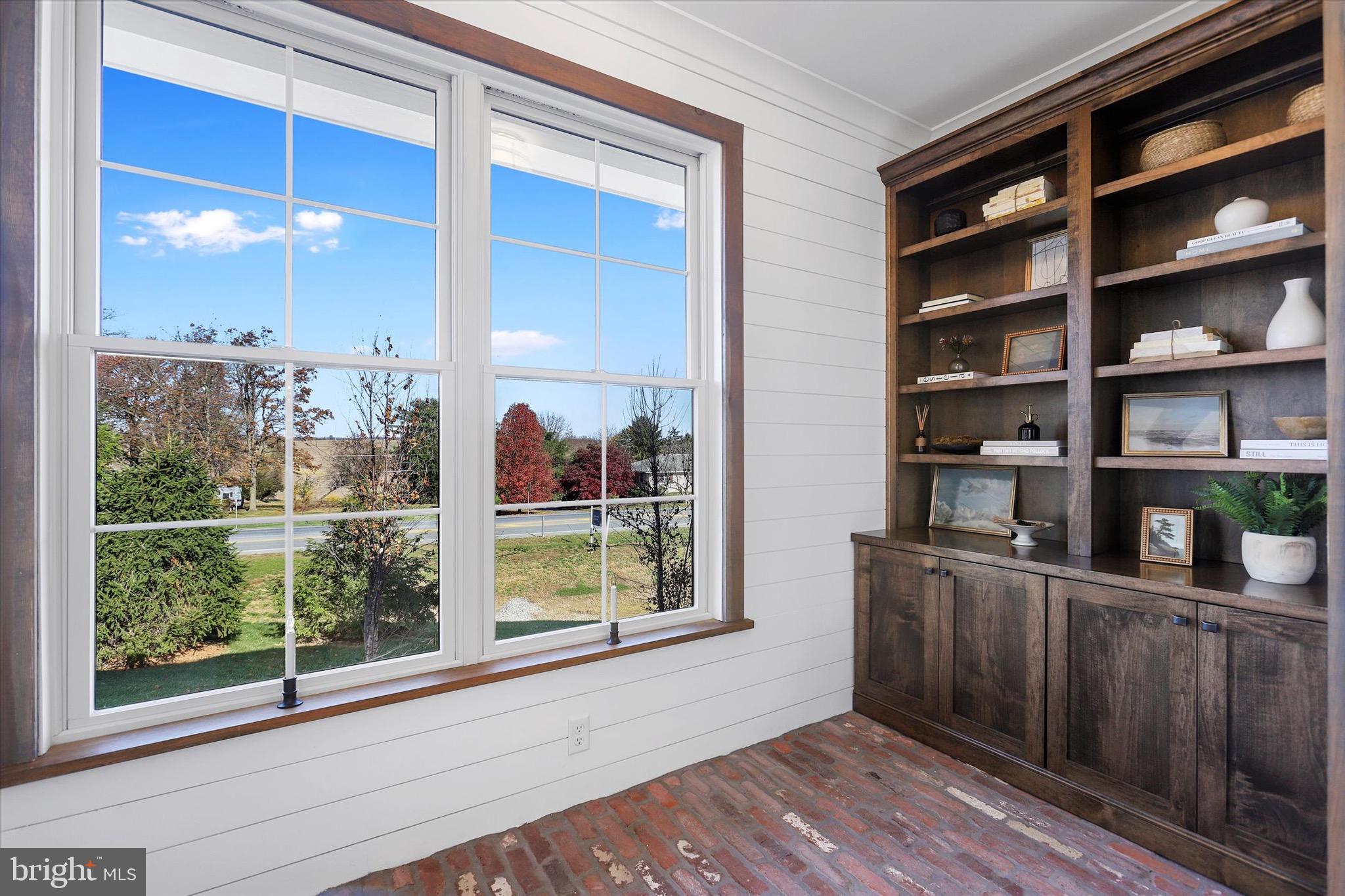 165 Duncan Loop Boiling Springs, PA 17007 - Photo 7 of 52