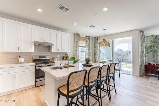 $579,900 | 670 West Laredo Street, Chandler, AZ 85225