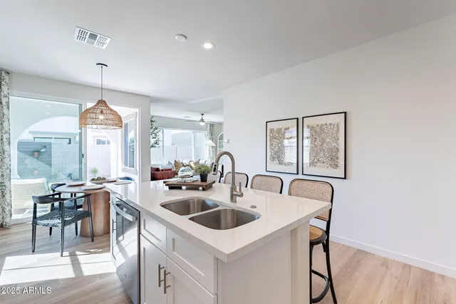 $579,900 | 670 West Laredo Street, Chandler, AZ 85225