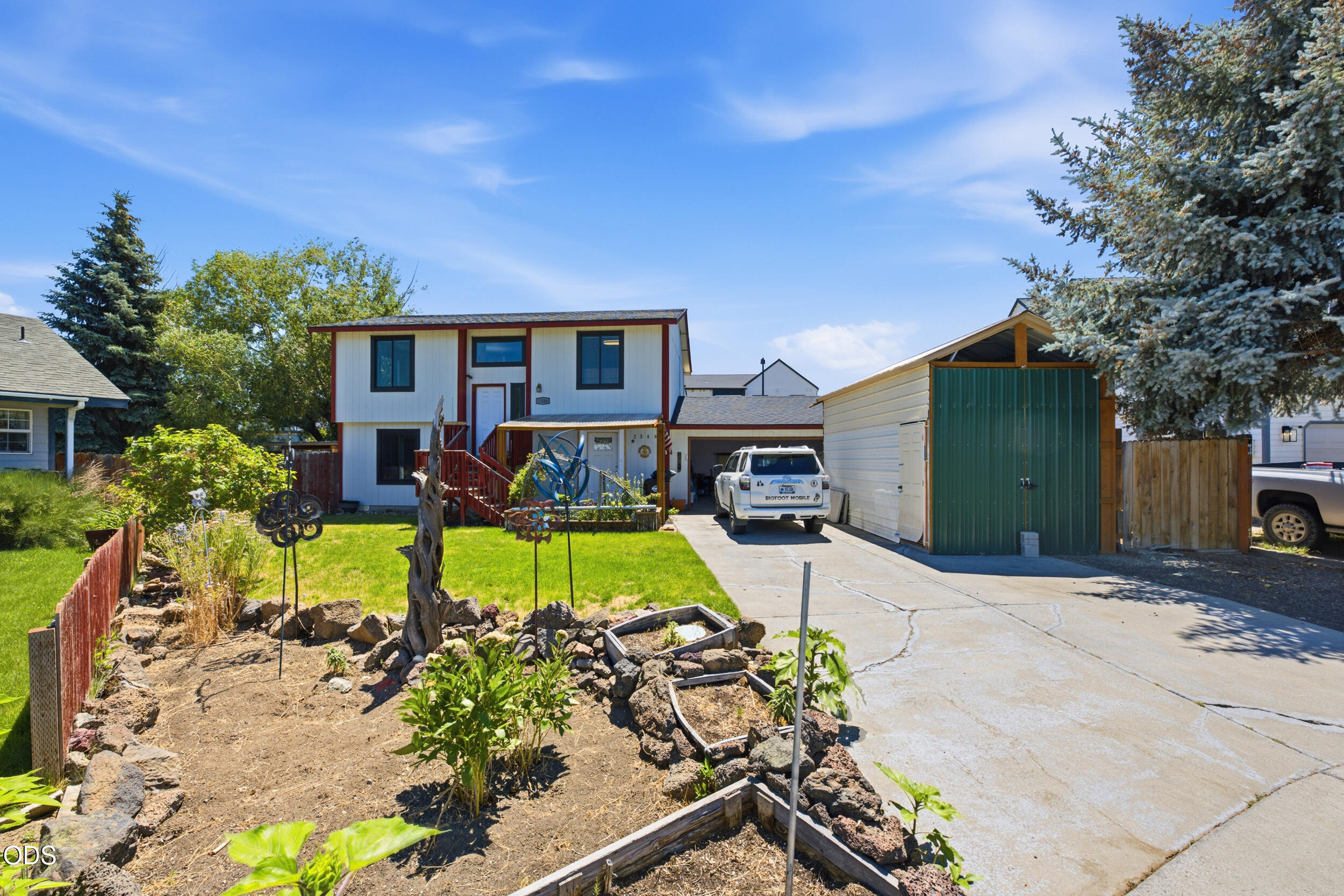 2346 Southwest 20th Court Redmond, OR 97756 - Photo 2 of 41