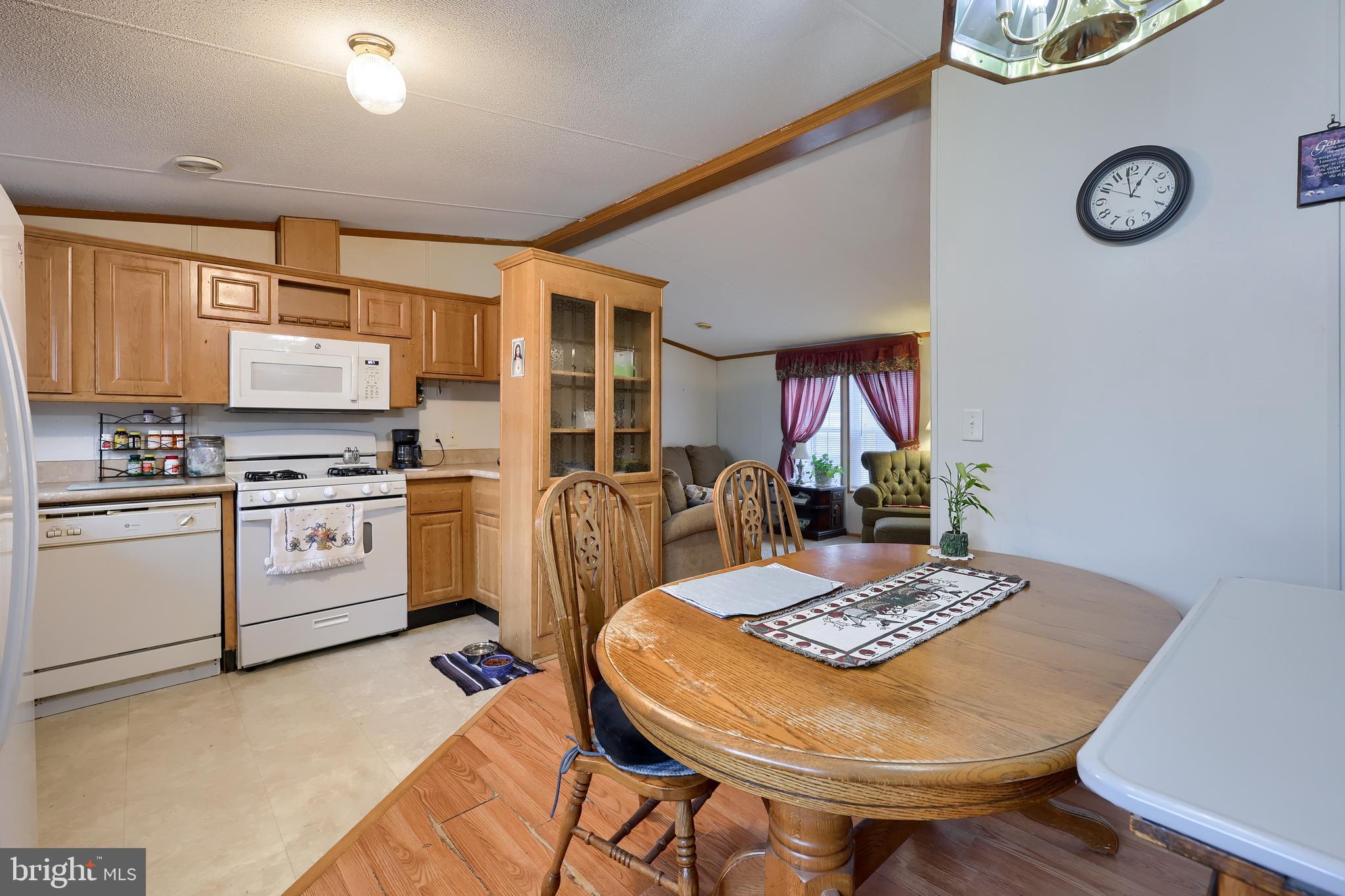 181 Weidler Lane Lititz, PA 17543 - Photo 3 of 27 Kitchen and Dining area