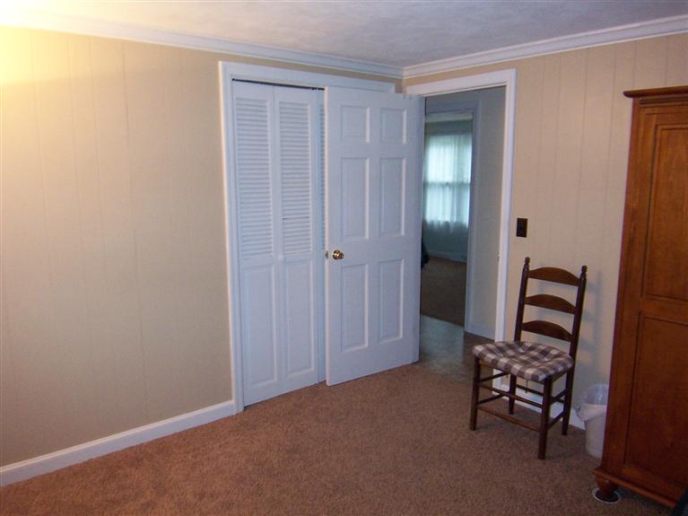 96 Sheaffer Road Centerville, MA 02632 - Photo 29 of 33 an empty room with mirror and a table
